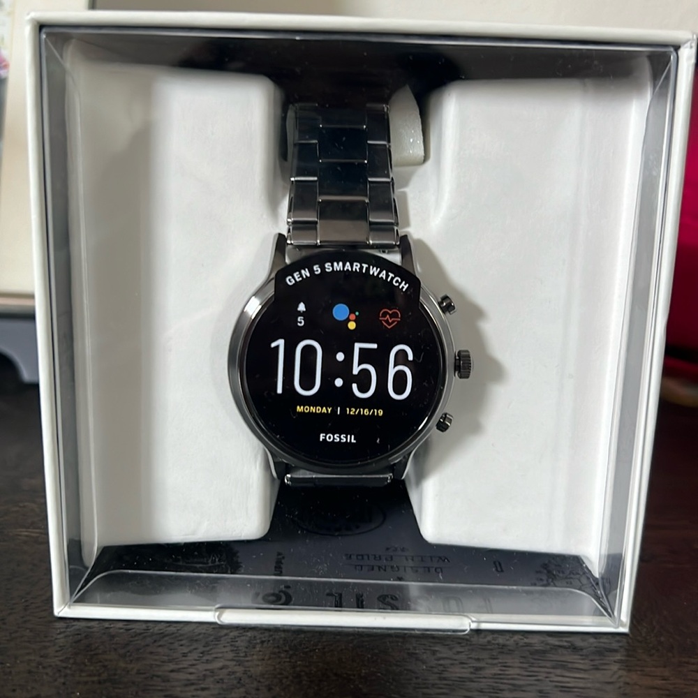Brand New Unisex Fossil Gen 5 Carlyle Stainless Steel Touchscreen Smartwatch